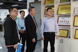 热烈欢迎市政府秘书长林兢一行莅临开云（中国）集团广西公司考察指导